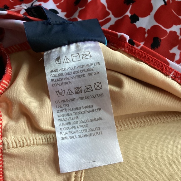 NWT PERONA WOMAN PLUS 24W FLORAL RED SWIMDRESS ONE PIECE SWIMSUIT FLATTERING - Picture 10 of 10